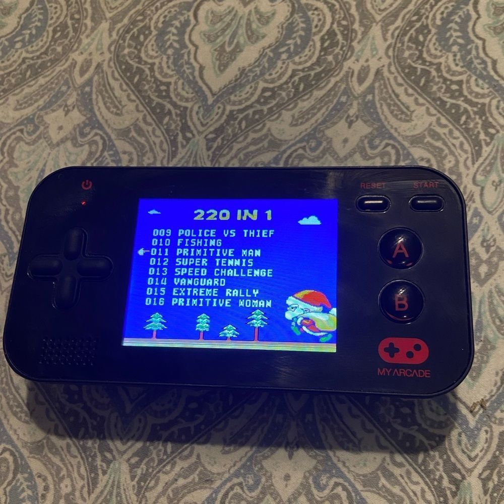 Retro Handheld gaming system with 220 games My Arcade travel system 200+ games